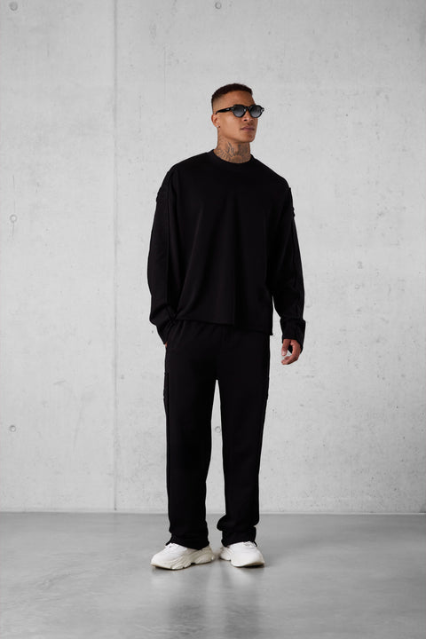 BLACK APPLIQUÉ DISTRESSED OVERSIZED SWEATER