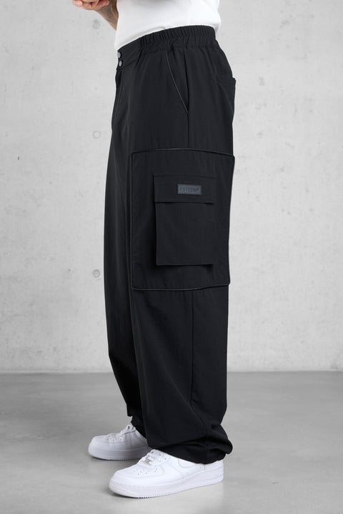 BLACK NYLON TRACKPANTS