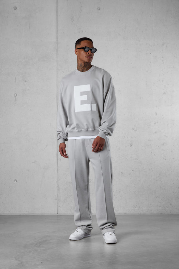 GREY E. STATEMENT APPLIQUÉ OVERSIZED SWEATER