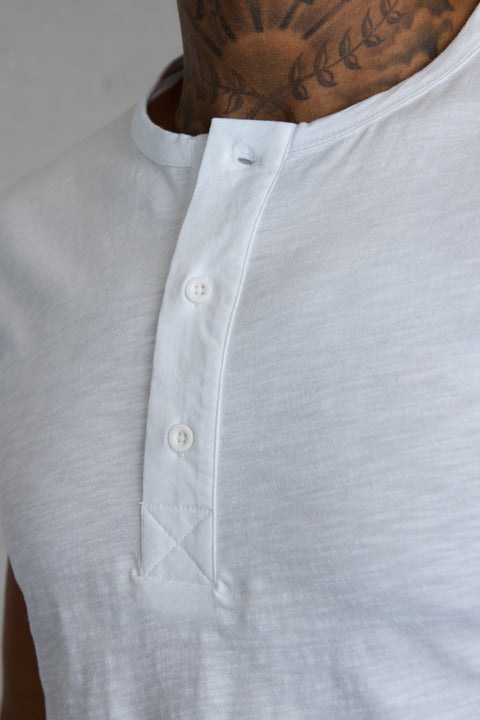 WHITE HENLEY TEE