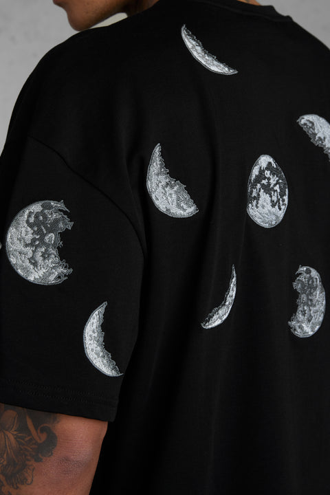 BLACK SILENT MOTION MOON OVERSIZED TEE