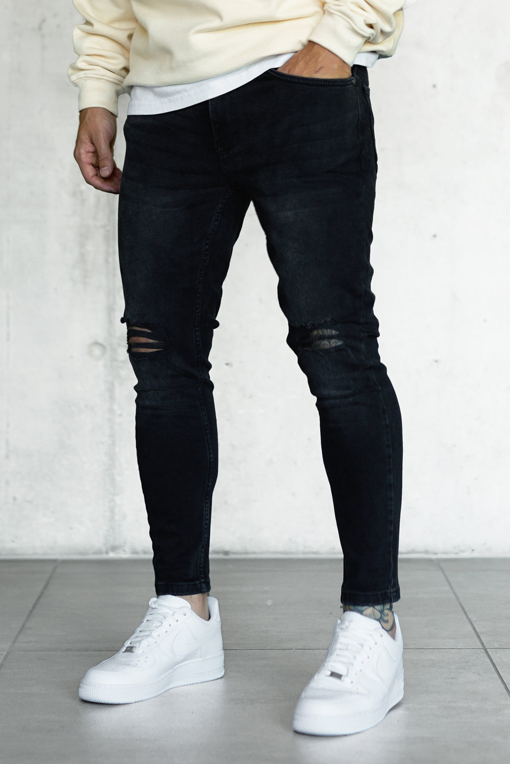 WASHED BLACK DESTROYED JEANS 4.0